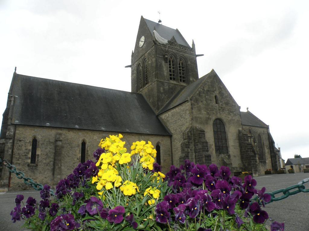 Chambres D'Hotes De L'Eglise Sainte-Mere-Eglise Exterior photo